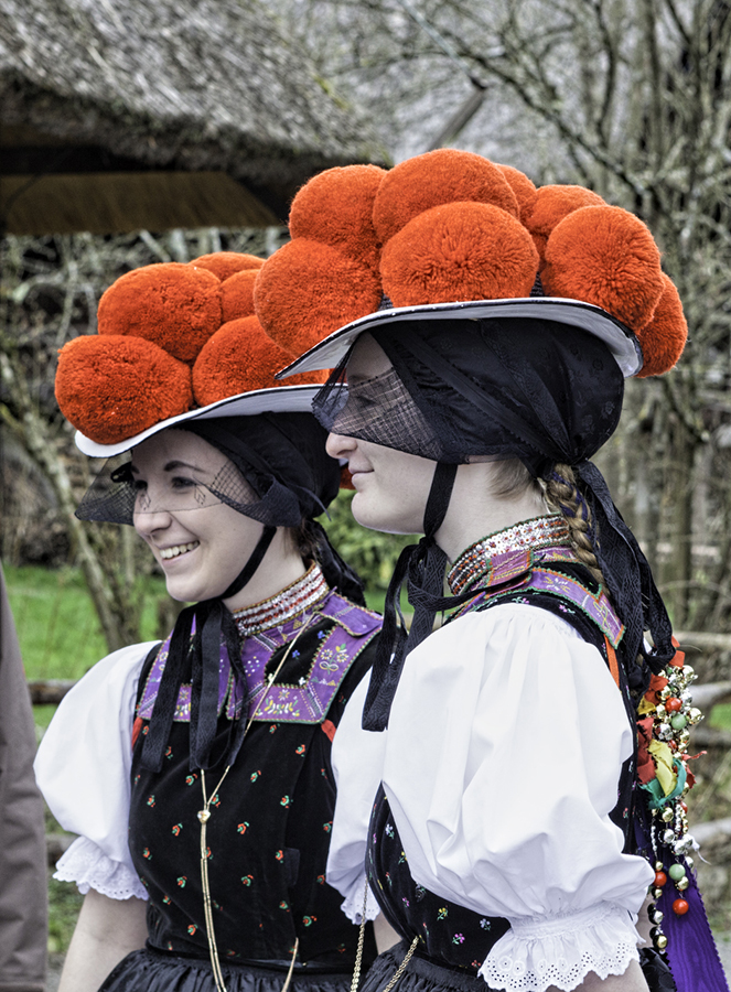 northern german traditional clothing