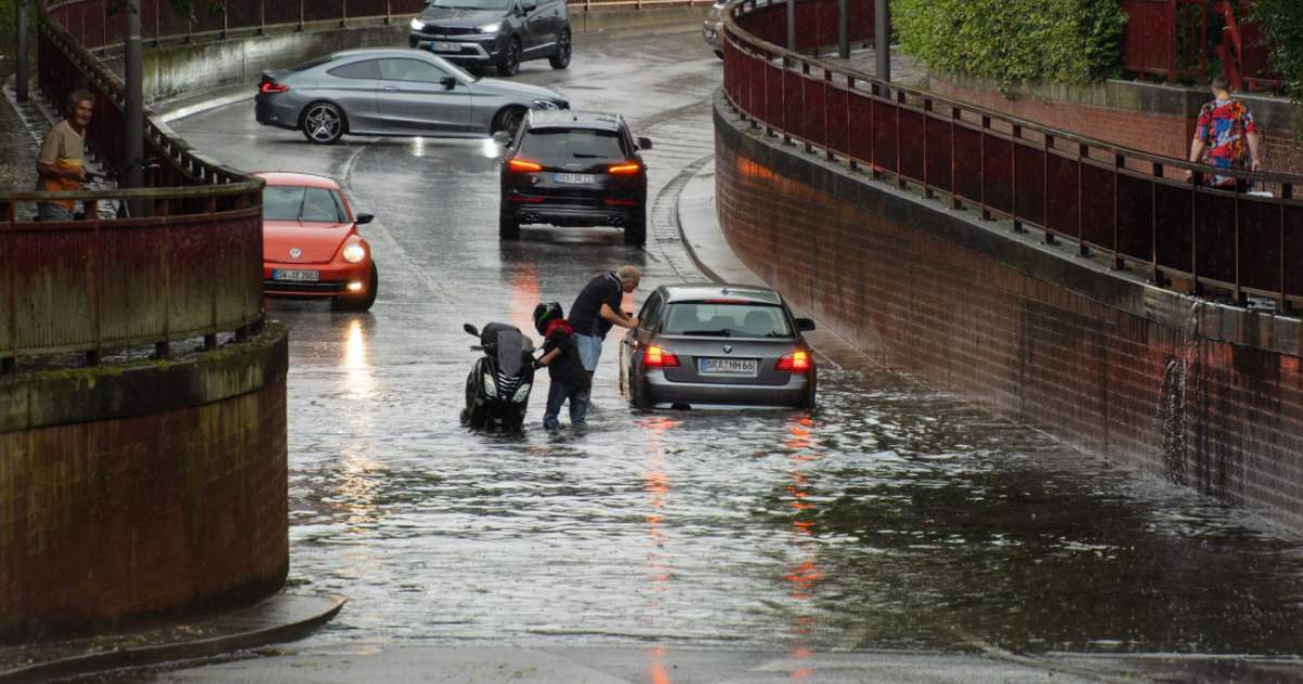 Autobahn and road closures as flooding hits North RhineWestphalia