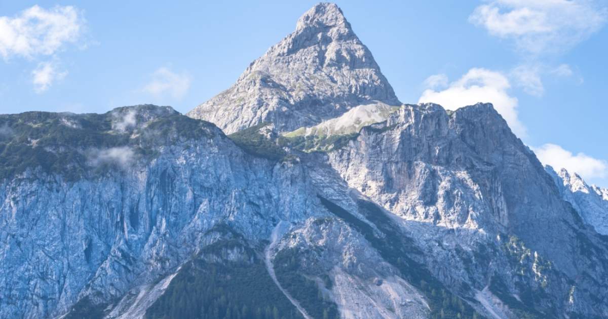 German man dies after being hit by lightning at top of Zugspitze